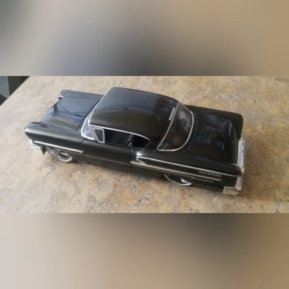 Impala 1958 chevy Black Classic Die-Cast Toy Car imperfections on front bumper